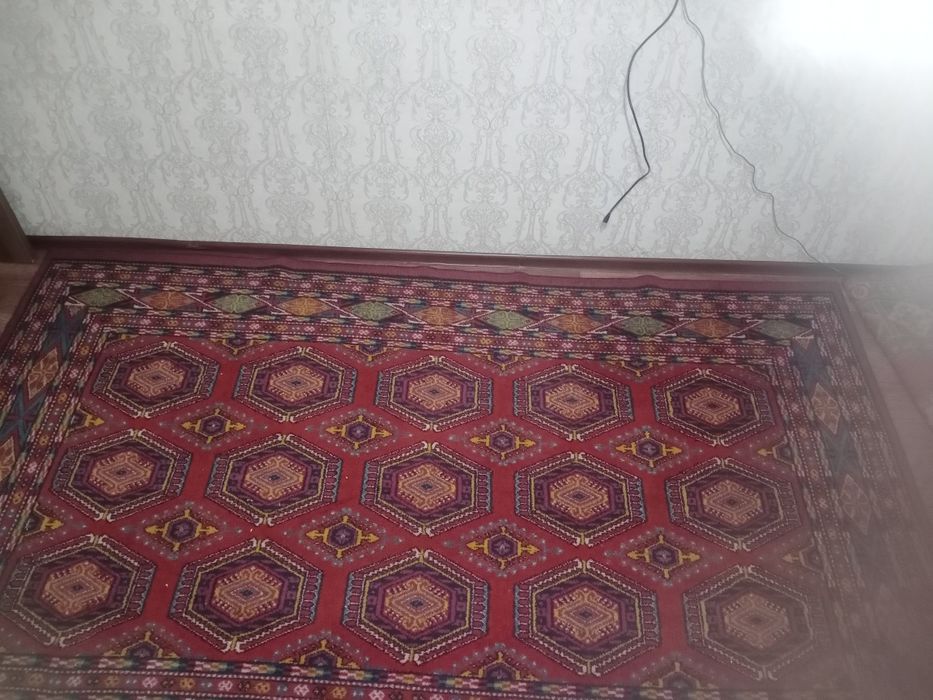 Продам ковер в хорошем состоянии