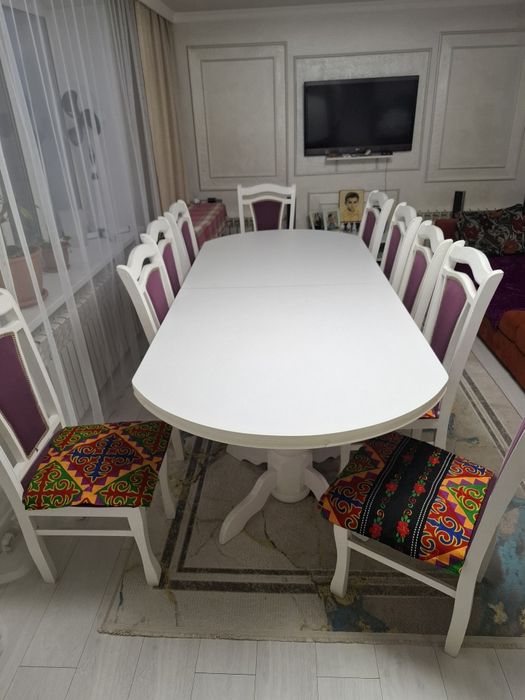 Стол с 11 стульями
