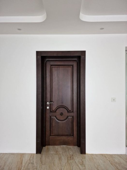 Uși la comanda din lemn masiv