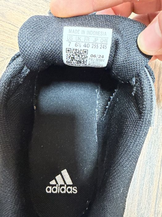 Обувки Adidas 40