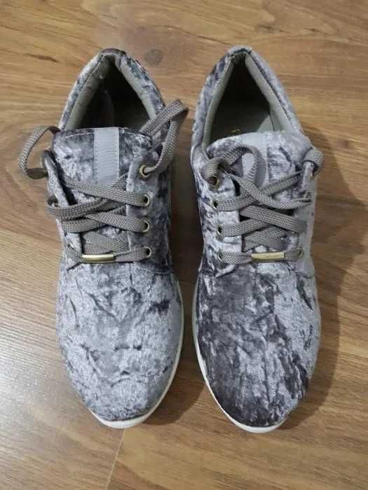 Pantofi sport catifea gri,marimea 39,noi