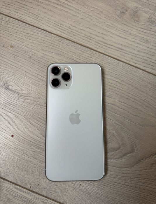 iPhone 11 pro . 10 / 10