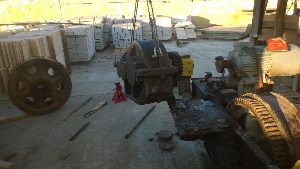 Висящ кран.Хале ригел 36m на 12м на 5м.Резервни части-телфери,портале