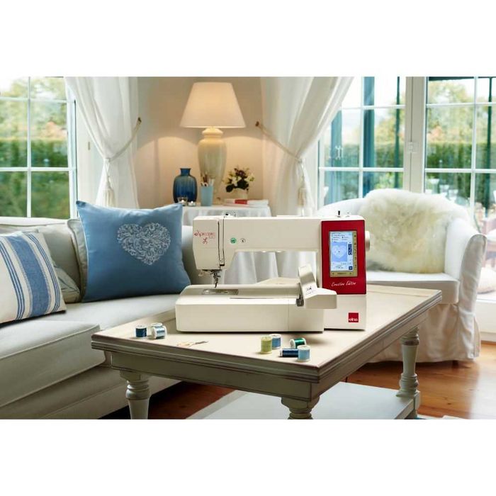 Masina de brodat Elna eXpressive 830L(aproape noua)