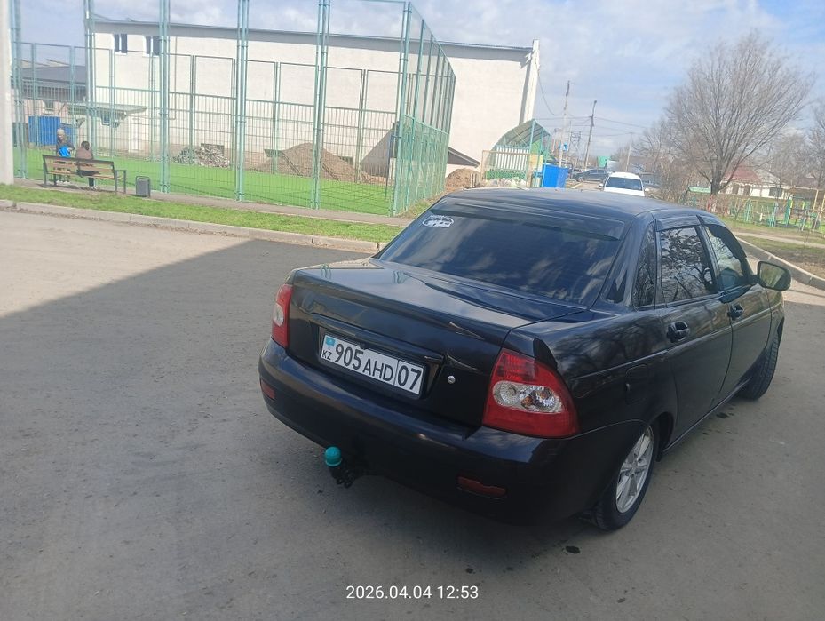 Продам приора седан