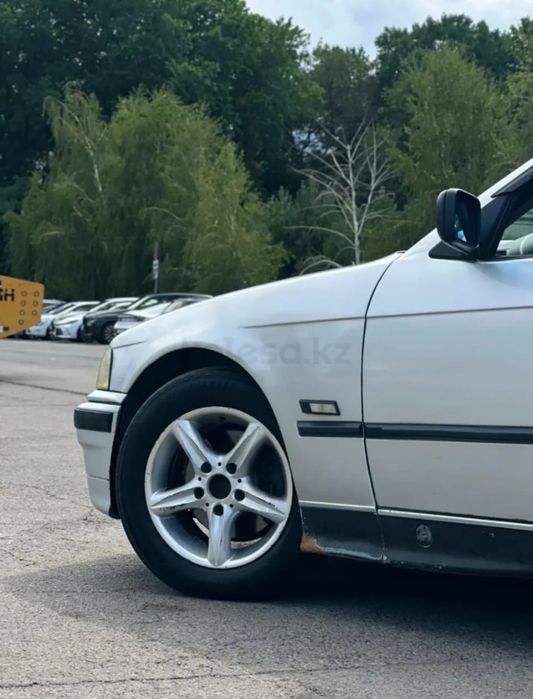 Продам BMW 320 в хорошем состоянии
