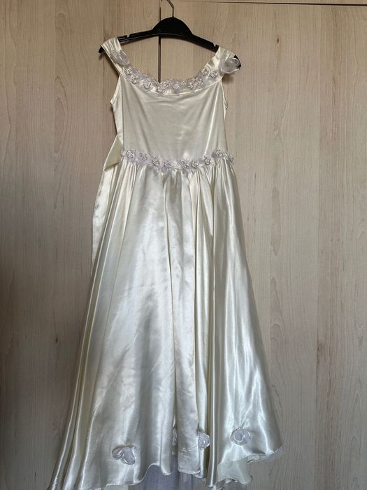 Красивые нарядные платья и сарафаны на девочку