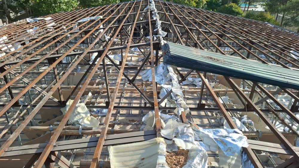 Ferma,  Metallakonstruktsiya  sotiladi, holat yaxshi.