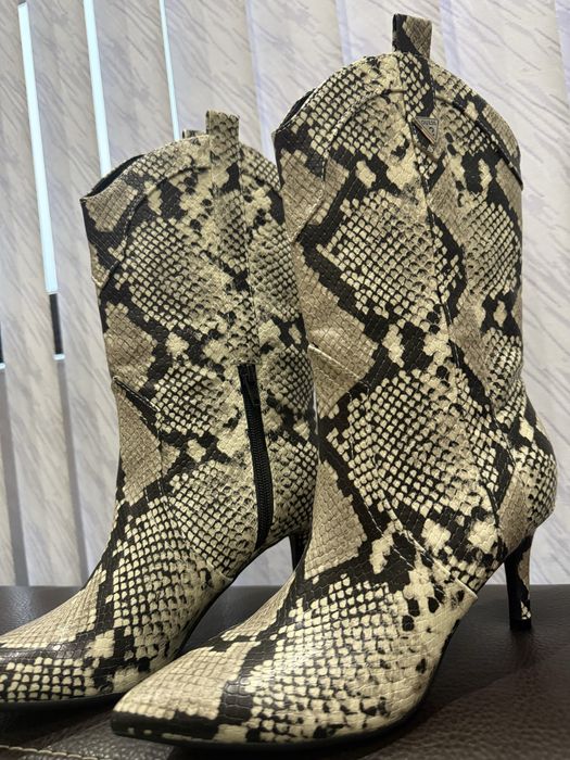 Ботуши Guess , 37 номер