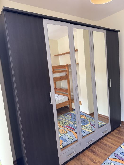 Гардероб 120€ отлично състояние, огледала и добро разпределение