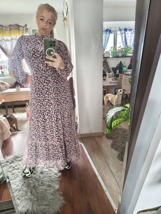 Рокля ,пролетна и нежна на цветя