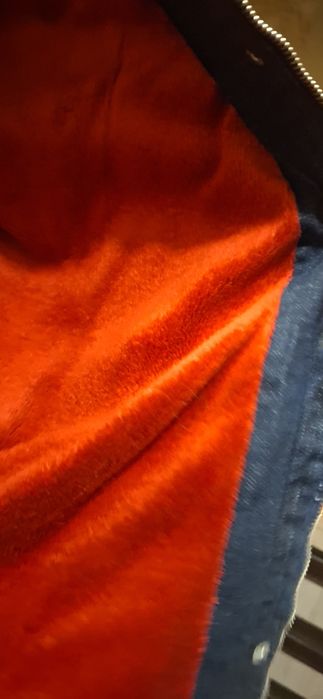 Продам демисезонную джинсовую куртку