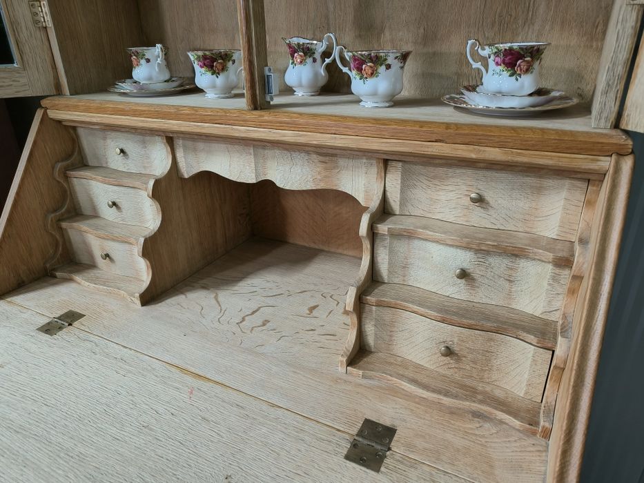 Дъбово писалище с надстройка с оловен витраж