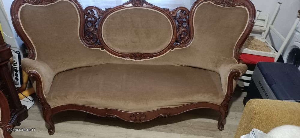Mobilă lemn masiv natural cu sculptură manuală anii 1940,in bune condiții, vând