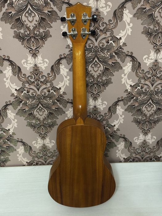 Продам укулеле Veston