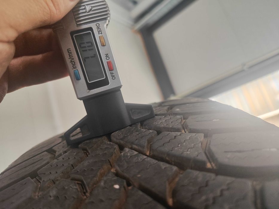 4бр.зимни гуми 215/60/17 Bridgestone