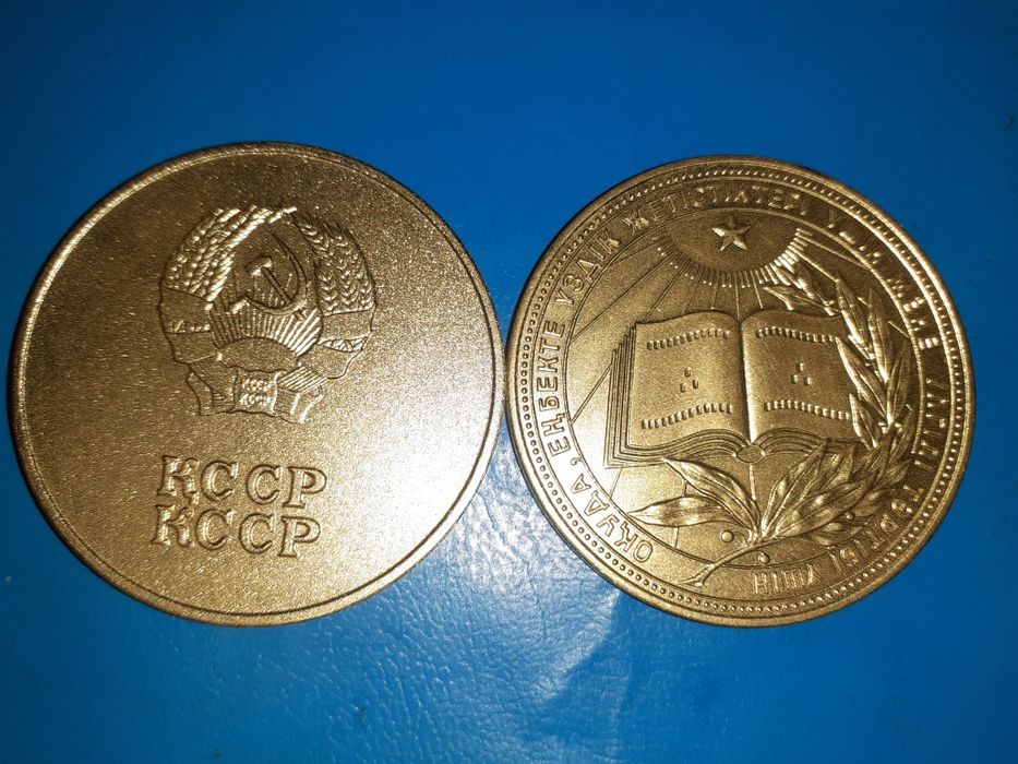 Продам школьным медали