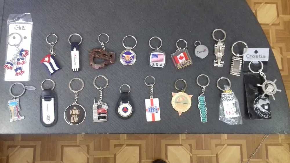 Lingurite, insigne, embleme, brelocuri si diverse-pentru colectie