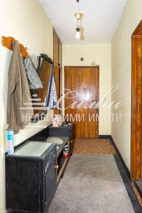 Тристаен апартамент - кв. Тракия!