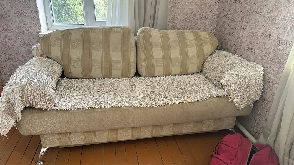 Диван и 2кресло,сейф,стеклянный кухонный стол