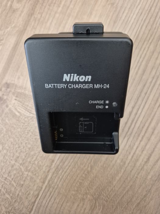 Фотоапарат Nikon D3300 с два обектива и подарък статив HAMA