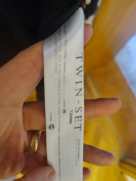 Vând palton twinset