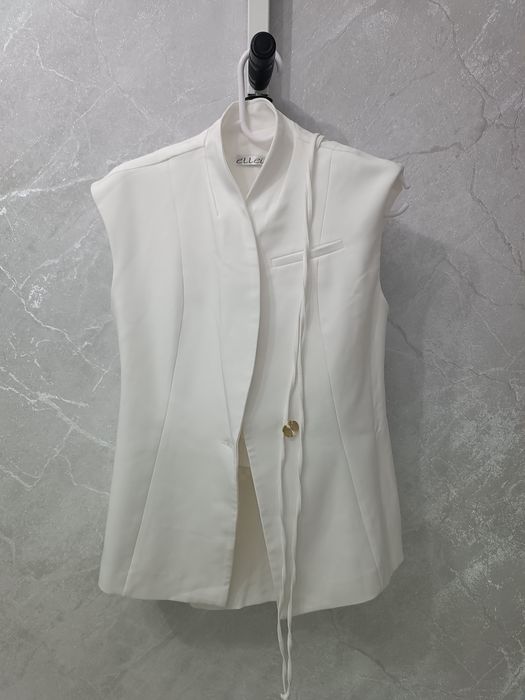 Двойка , один раз одевала торг