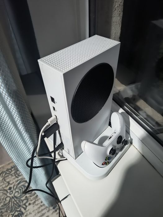 Xbox series s + зарядная станция + куллер