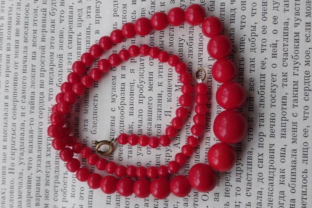 Бусы чешские гранатовое стекло и Аб