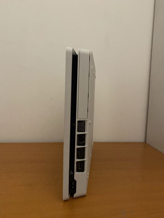 Vand urgent!Ps 4 slim alb in stare buna de functionare