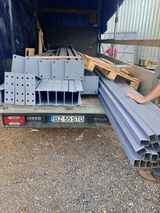 Vand hală metalică de pe stoc 8 m lățime pe 15 lungime fac și alte măr