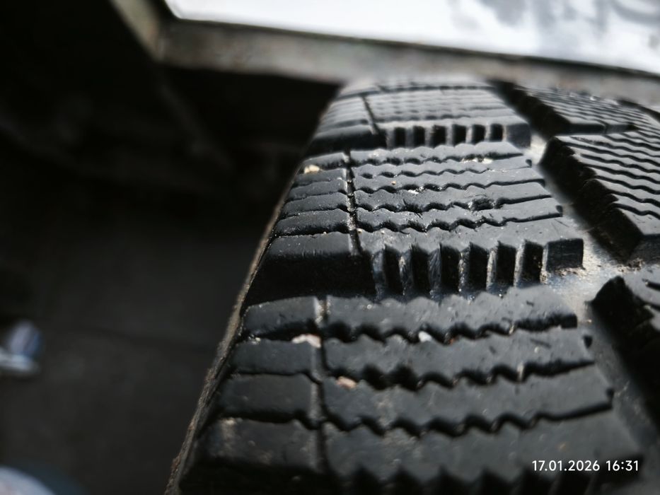 Шины 215 65 R16 две штуки