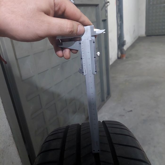 Гуми Bridgestone 235/55/18 100V