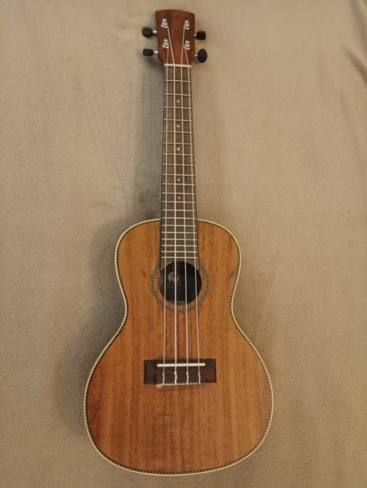 Винтидж концертно акустично укулеле, китара LAKA VUC90, сатенена коа.