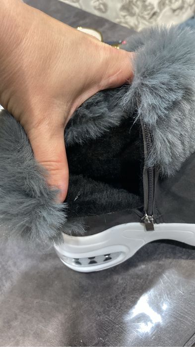 Продам ботинки зимние, очень красивые