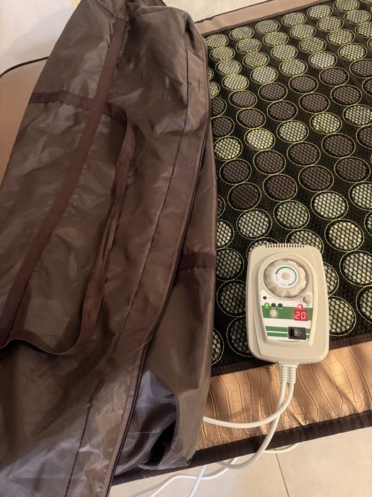 Saltea cu pietre de jad si turmalina