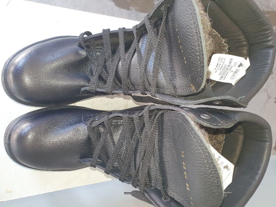 Берцы специальные, зимние.