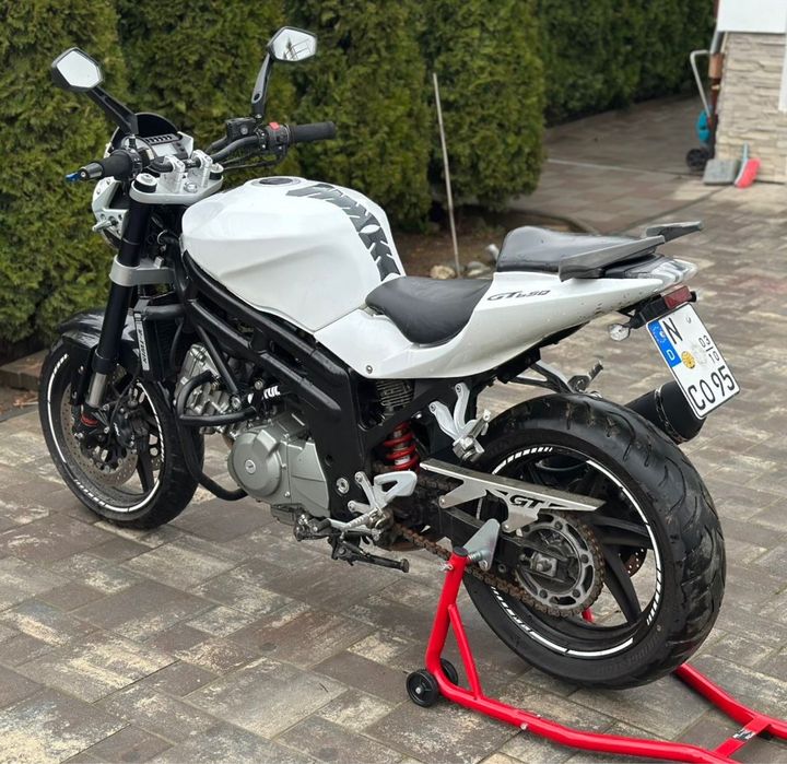 Hyosung GT 650 Naked limitat cat. A2    ( suzuki sv / honda hornet )