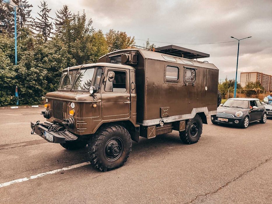 Rulota/campervan de vanzare GAZ-66 The Pathfinder – Tiny House, autorulota Off-Grid/Airbnb Business