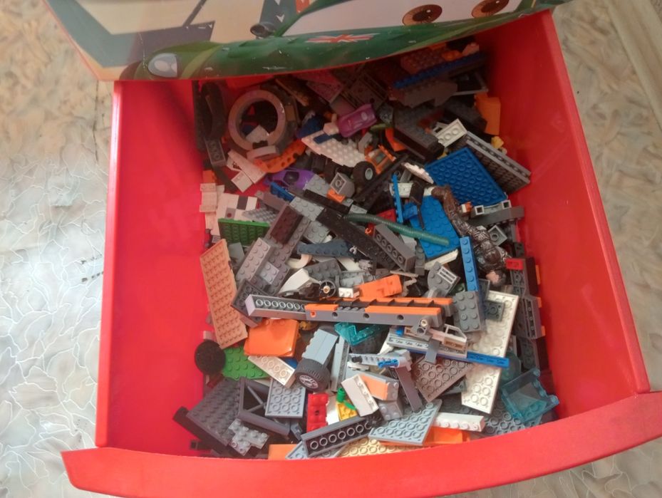 Продаю много лего