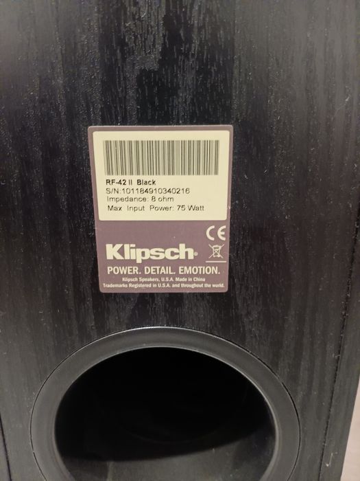 Boxe audio cu conectare prin cablu