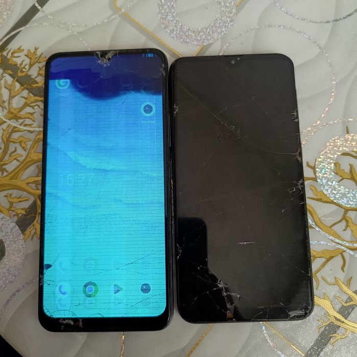 Смартфоны продам.