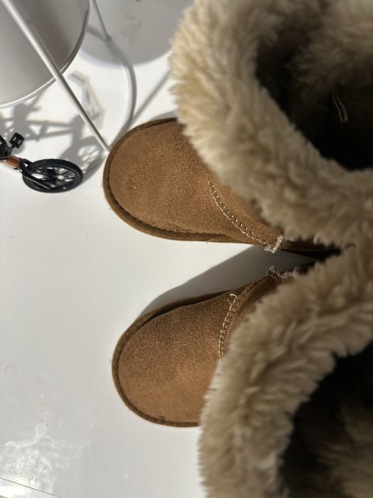 Cizme cu blanita gen ugg marimea 23