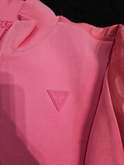 Нов с етикети Guess