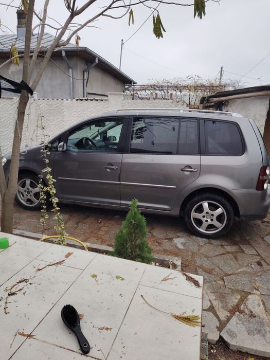 Vând Volkswagen Touran 2008 – 2.0 TDI, motorină