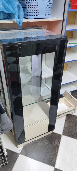 Стеллаж с полками