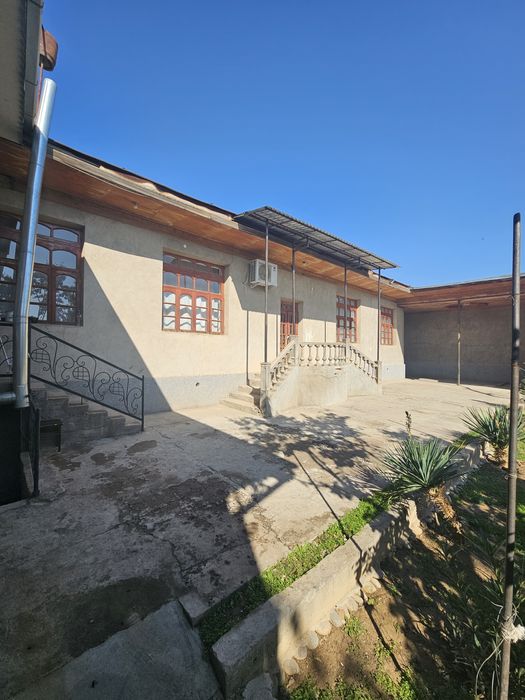 Қибрай тумани Узумзор маҳалласида 6 сотих 6 хона уй сотилади.