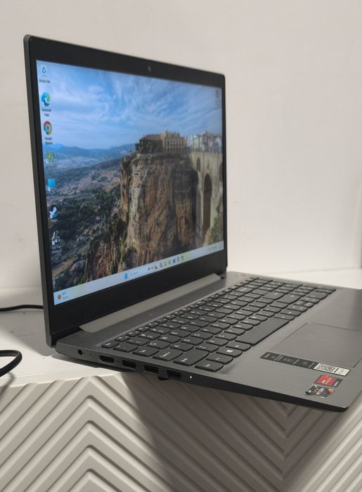 Lenovo Ideapad 3 | Ryzen 7 | 12gb RAM DDR4 | SSD