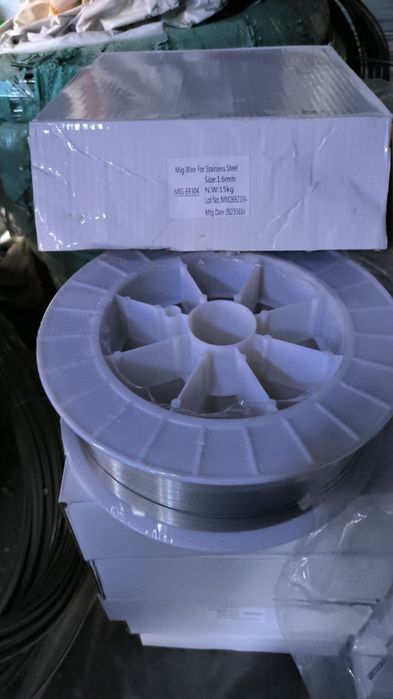 Нержавеющая сварочная проволока и омеднённая.