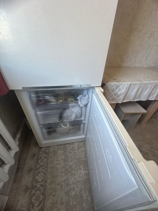 Холодильник Samsung